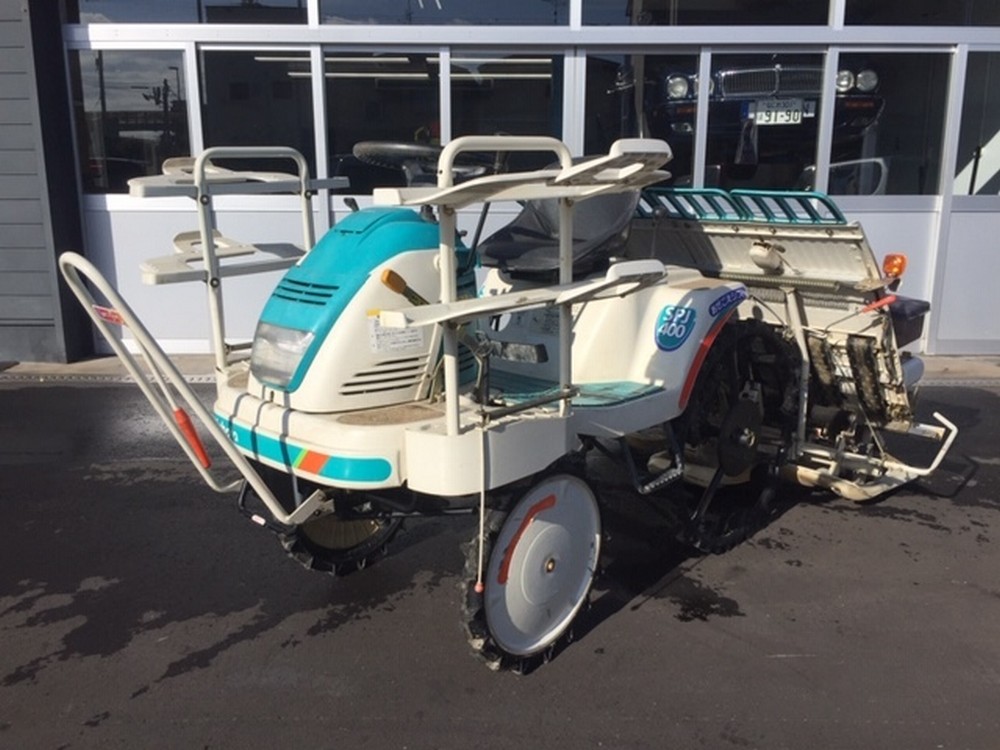 Máy cấy lúa Kubota SPJ400 cho cây lúa phát triển nhanh, đồng đều Máy cấy lúa Kubota SPJ400 cho cây lúa phát triển nhanh, đồng đều