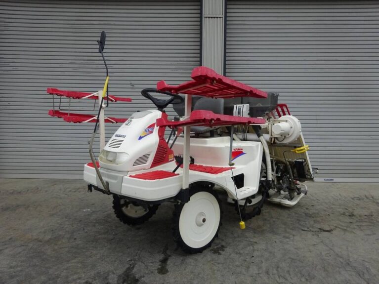 Máy cấy lúa Yanmar VP4 tiết kiệm chi phí nhờ khả năng bón phân kết hợp cấy lúa cùng lúc