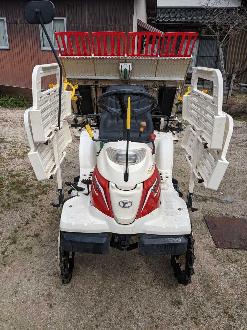 MMáy cấy lúa Yanmar VP1A có tốc độ cấy nhanh, không gây hại đối với cây mạ MMáy cấy lúa Yanmar VP1A có tốc độ cấy nhanh, không gây hại đối với cây mạ